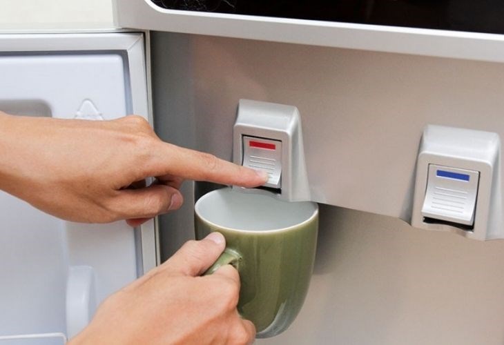 Cây nước nóng lạnh Sunhouse SHD9612 670W rò rỉ nước ở hai vòi là nguyên nhân khiến nước chảy ra