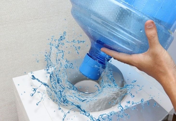  Nước bị trào ngược lên cọc cắm bình nước của cây nước nóng lạnh Toshiba RWF-W1664TV(W1) 670W có thể do hệ thống phao bị hư