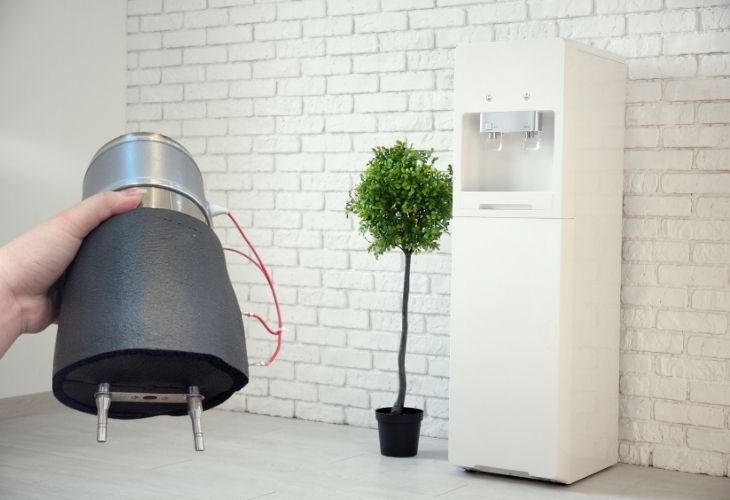 Nếu bầu nước nóng lạnh được sử dụng một thời gian dài sẽ bị bám bẩn và hư hỏng