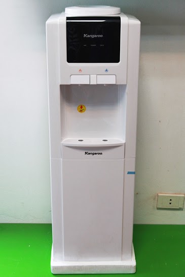 Cây nước nóng lạnh KG32N