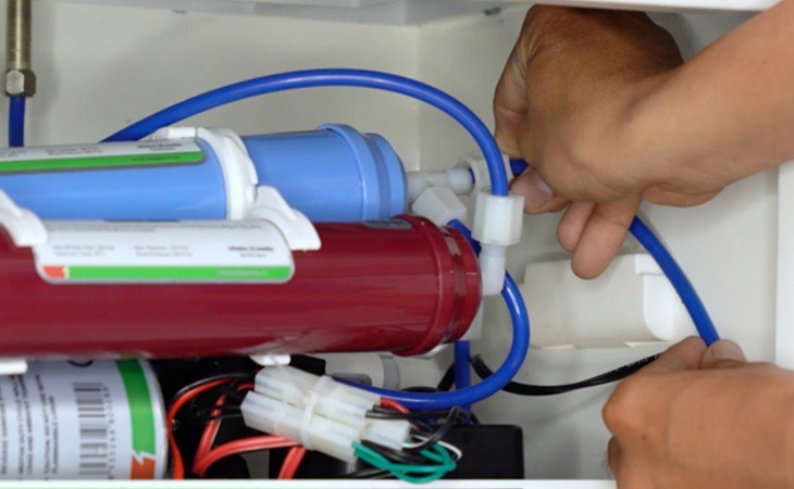 Nên nhờ sự hỗ trợ từ đội ngũ kỹ thuật có chuyên môn để lắp đặt máy lọc nước